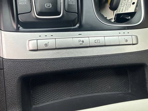 Used 2022 Kia Carnival LX FWD image 16