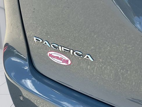Used 2023 Chrysler Pacifica Limited FWD image 20
