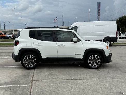 Used 2015 Jeep Renegade Latitude w/ Popular Equipment Group FWD image 3