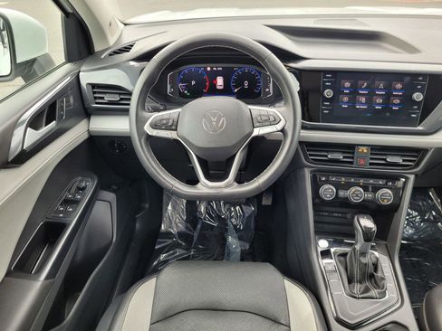 Certified 2022 Volkswagen Taos SEL w/ Panoramic Sunroof Package image 20