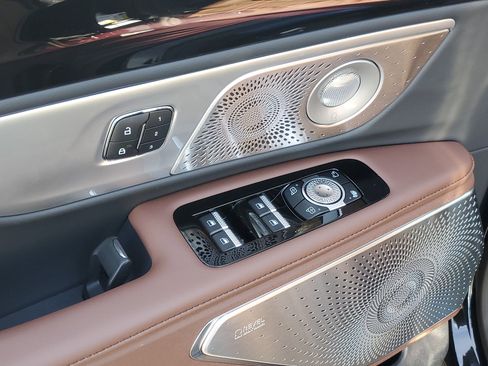 New 2026 Lincoln Nautilus Reserve image 9