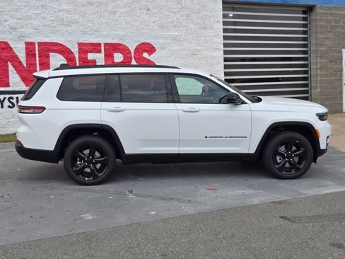 New 2025 Jeep Grand Cherokee L Limited w/ Black Appearance Package image 8