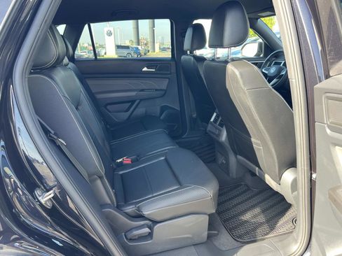 Certified 2022 Volkswagen Atlas Cross Sport SE image 30