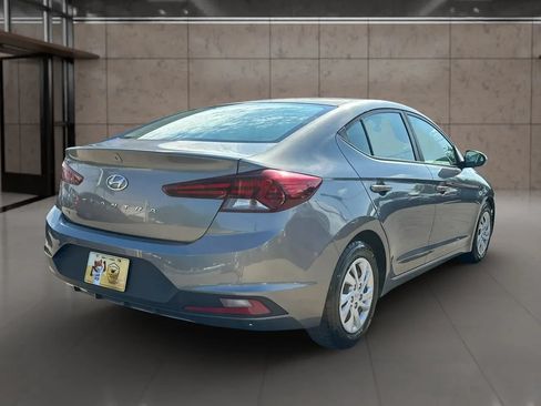 Used 2019 Hyundai Elantra SE FWD image 2