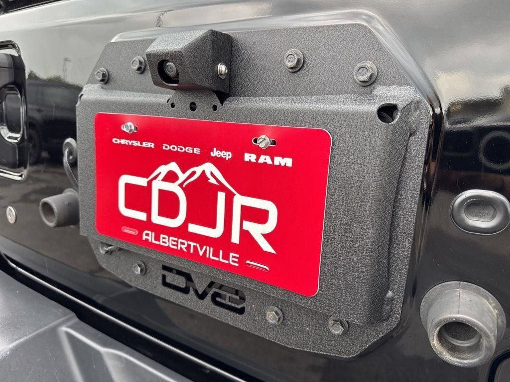 Used 2020 Jeep Wrangler Unlimited Sahara AWD/4WD image 17