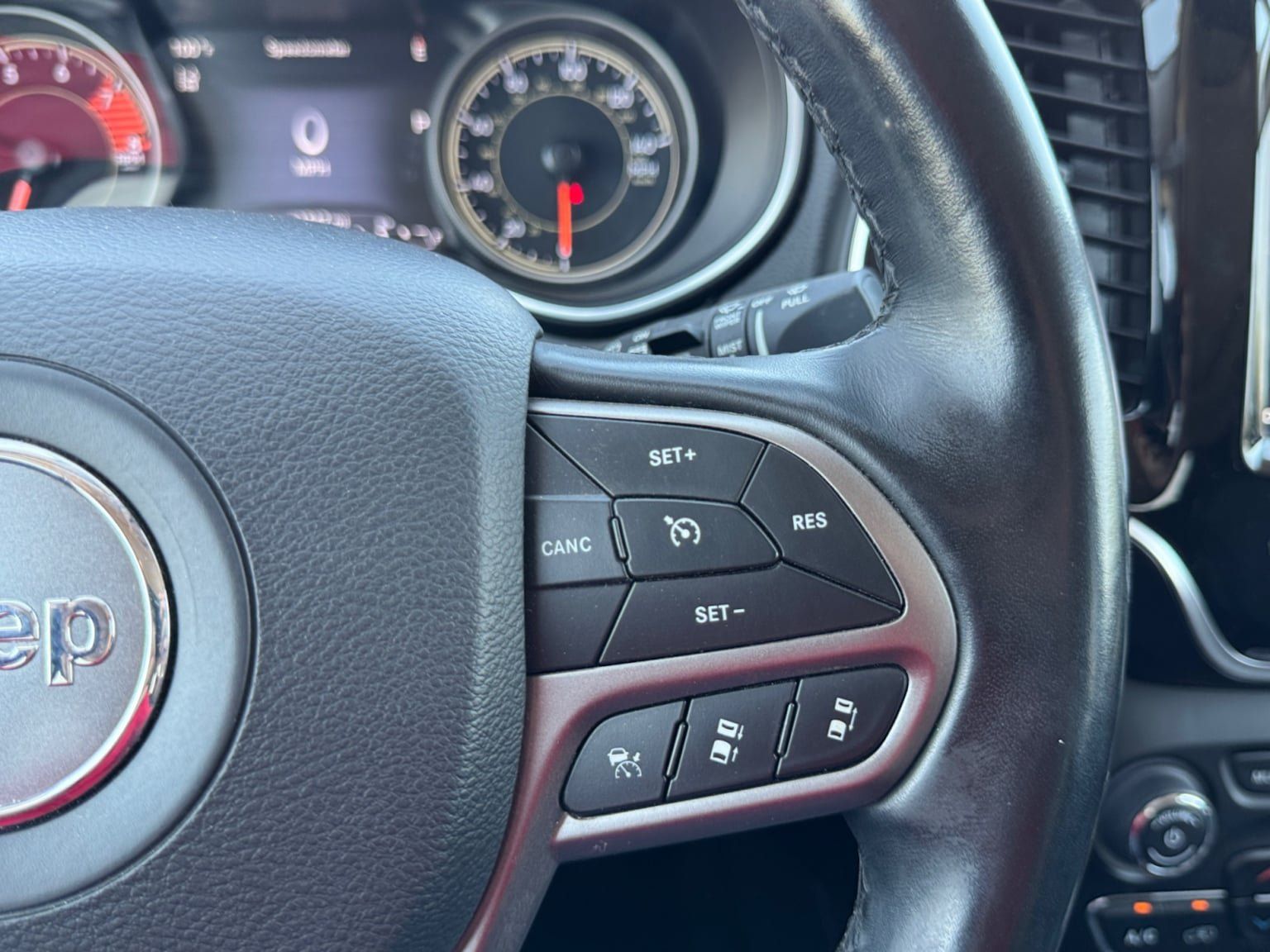 Used 2021 Jeep Cherokee Limited AWD/4WD image 23