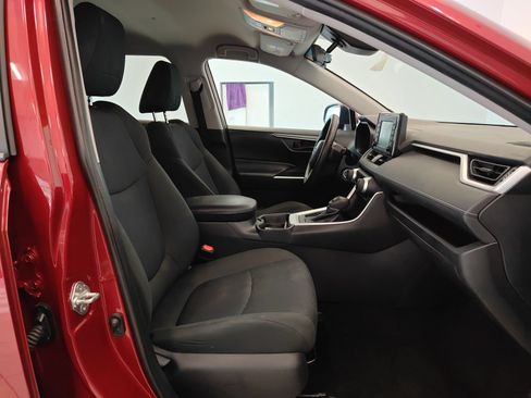 Used 2020 Toyota RAV4 LE w/ Carpet Mat Package FWD image 16