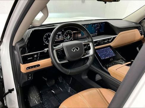 Used 2025 INFINITI QX80 Sensory AWD/4WD image 16