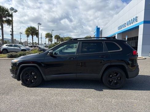 Used 2018 Jeep Cherokee Latitude w/ Altitude Package image 4