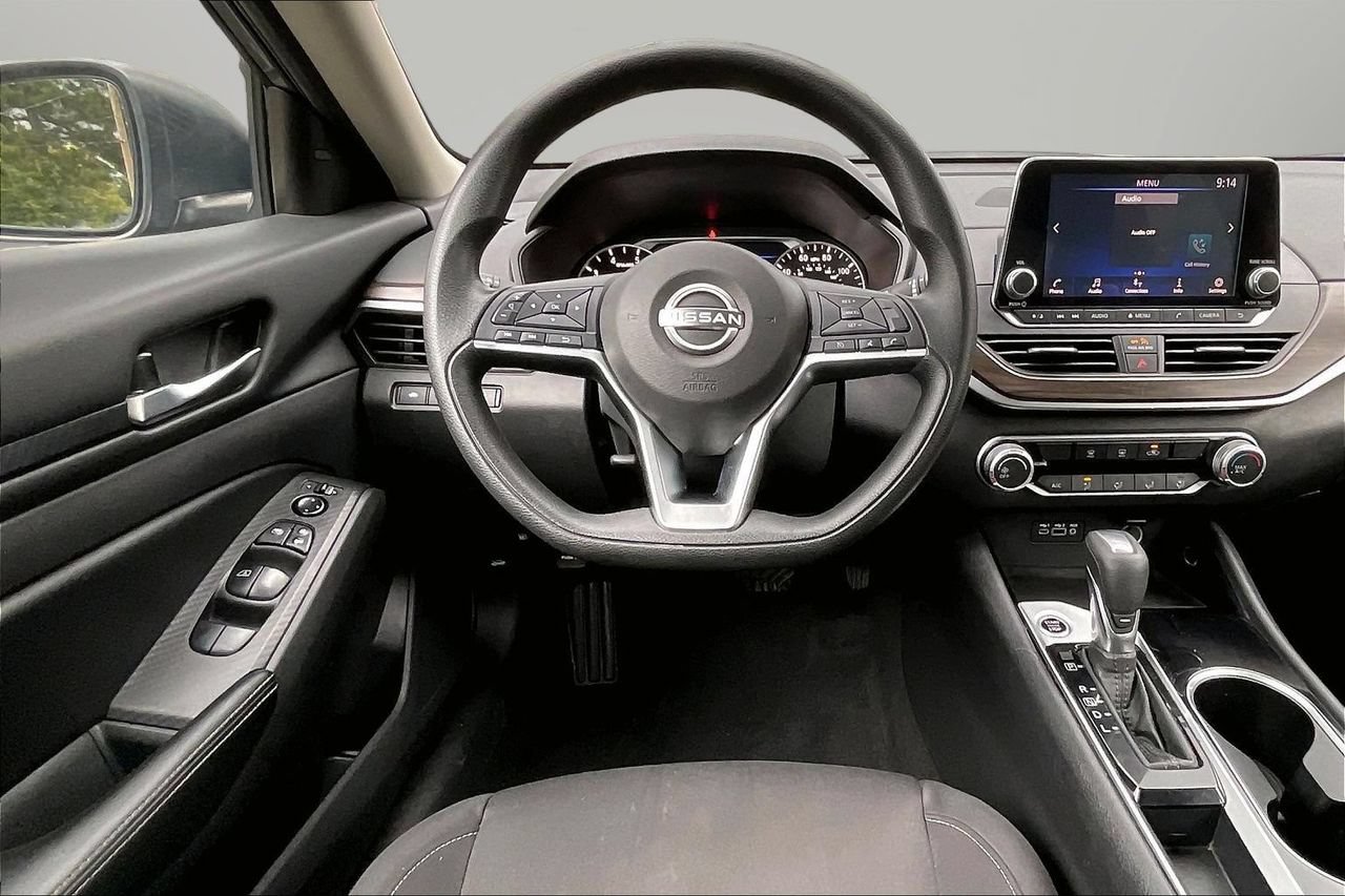 Used 2024 Nissan Altima 2.5 SV FWD image 11