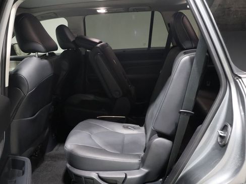 Used 2025 Toyota Grand Highlander FWD image 17