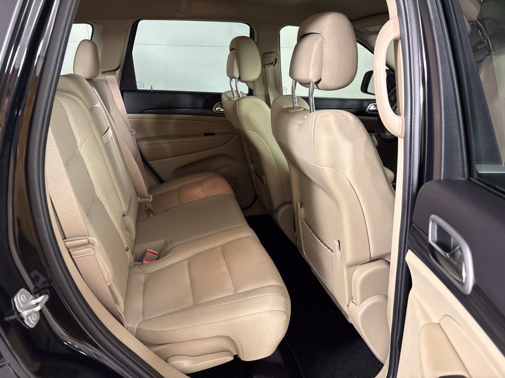 Used 2022 Jeep Grand Cherokee Laredo E RWD image 18