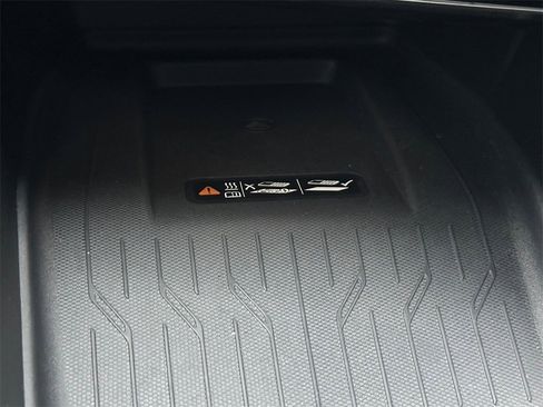 Used 2025 Chevrolet Equinox EV RS w/ LPO, All-Weather Mat Package image 29