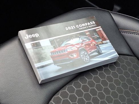 Certified 2021 Jeep Compass Latitude image 29