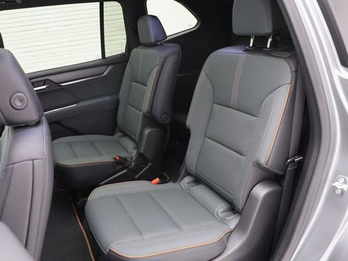 Used 2024 GMC Acadia AT4 w/ Luxury Package image 13