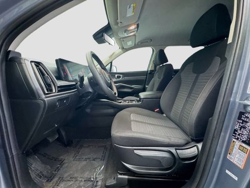 Used 2025 Kia Sorento LX FWD image 13