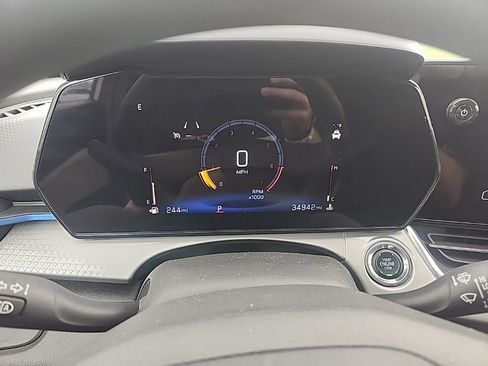 Used 2025 Chevrolet Trax LT FWD image 16