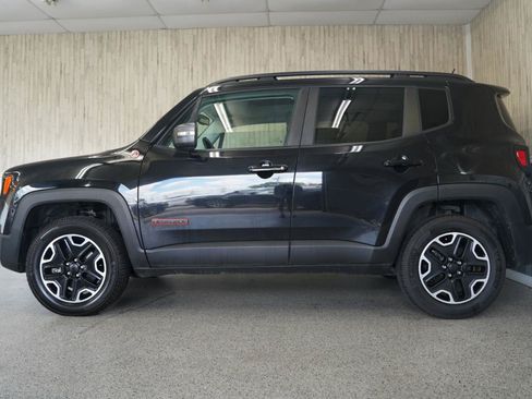 Used 2017 Jeep Renegade Trailhawk w/ Premium Trailhawk Package AWD/4WD image 5
