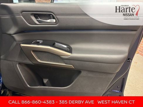 Certified 2022 Nissan Pathfinder Platinum w/ Cargo Package image 38