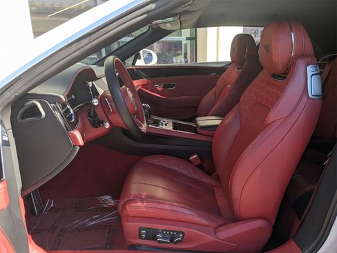 Used 2022 Bentley Continental GT image 2