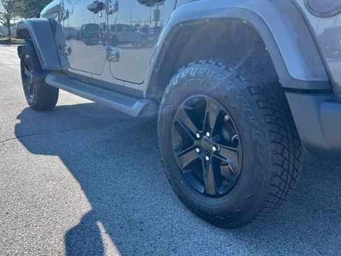 Used 2021 Jeep Wrangler Unlimited Sahara AWD/4WD image 9