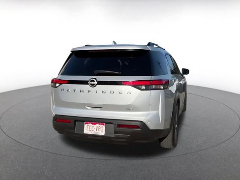 Used 2025 Nissan Pathfinder SV image 12