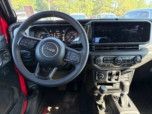 Used 2024 Jeep Gladiator Sport AWD/4WD image 10