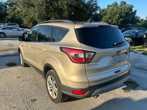 Used 2018 Ford Escape SE w/ SE Sync 3 Package AWD/4WD image 3