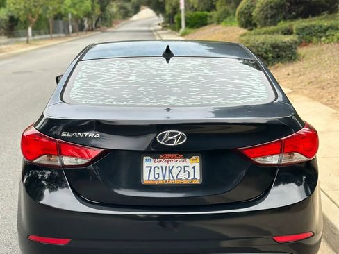 Used 2015 Hyundai Elantra SE FWD image 4