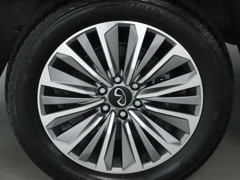 Used 2025 INFINITI QX80 Sensory AWD/4WD image 13
