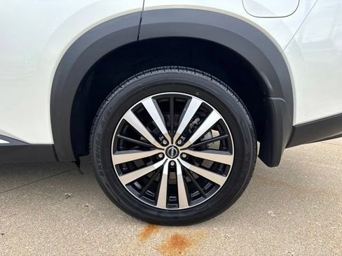 Used 2023 Nissan Pathfinder Platinum AWD/4WD image 11