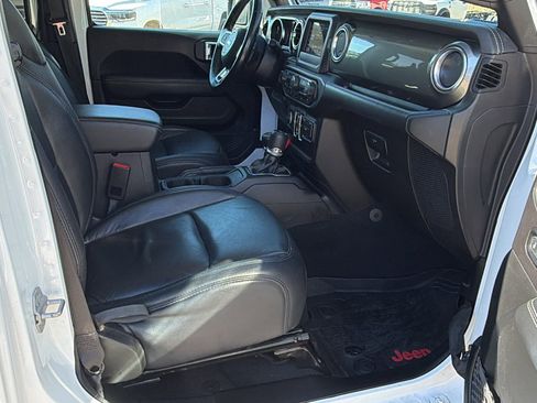 Used 2020 Jeep Wrangler Unlimited Sahara image 19