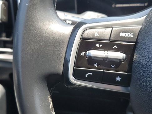 Used 2024 Kia Sorento S image 13