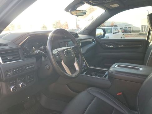 Used 2022 GMC Yukon Denali w/ Denali Premium Package image 30