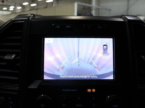 Used 2021 Ford F250 XLT w/ XLT Premium Package AWD/4WD image 4