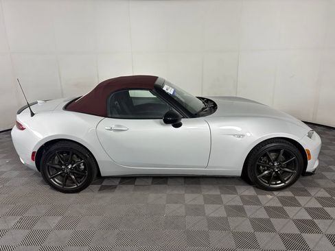 Used 2018 MAZDA MX-5 Miata Club image 8