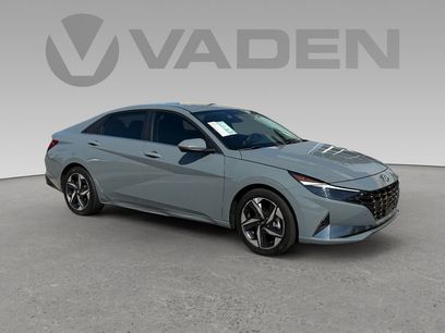 Used 2022 Hyundai Elantra SEL w/ Convenience + Premium Package