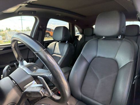 Used 2018 Porsche Macan Sport Edition AWD/4WD image 19