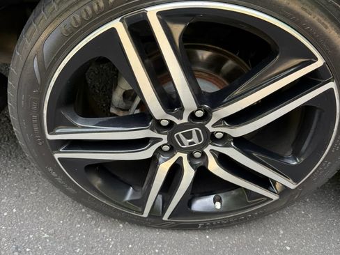 Used 2017 Honda Accord Sport image 25