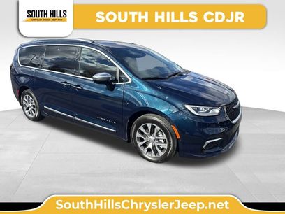 Used 2023 Chrysler Pacifica Pinnacle