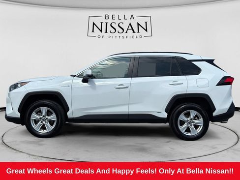Used 2020 Toyota RAV4 XLE AWD/4WD image 2