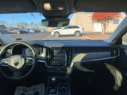 Used 2023 Volvo S90 B6 Plus image 29