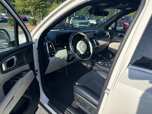 Certified 2022 Kia Sorento SX Prestige w/ Panoramic Sunroof Package AWD/4WD image 3