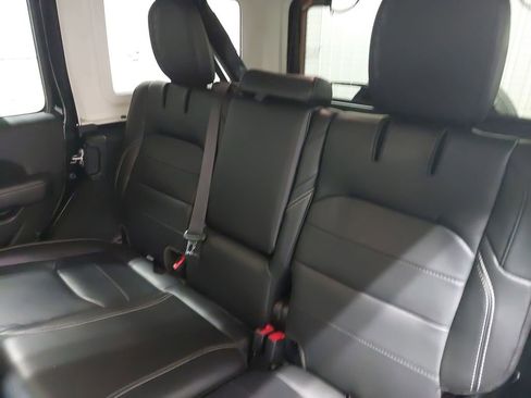 Used 2022 Jeep Wrangler Unlimited Sahara w/ Cold Weather Group image 13