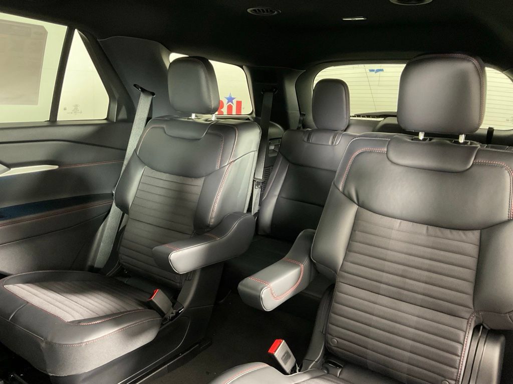New 2026 Ford Explorer ST-Line w/ ST-Line Street Pack RWD image 16