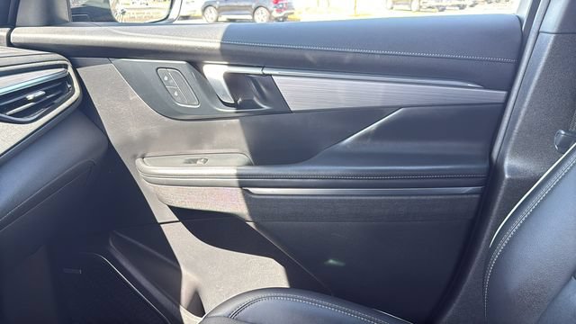 Used 2025 Buick Enclave Preferred FWD image 24
