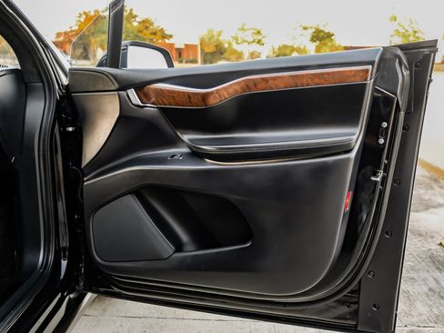 Used 2017 Tesla Model X 75D image 50