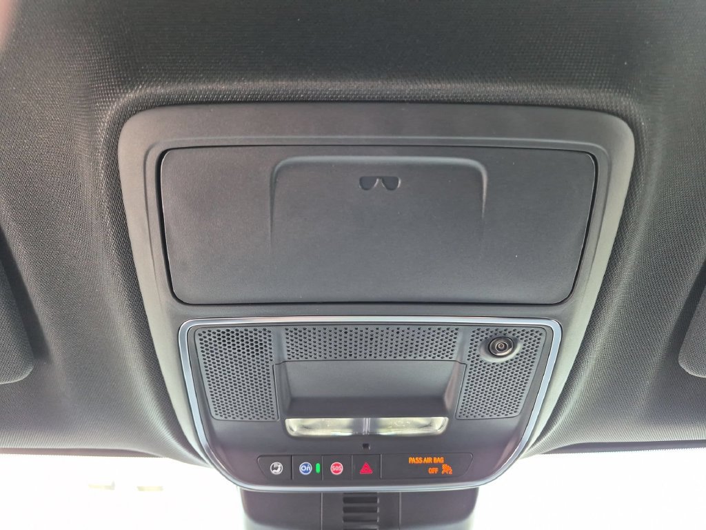 New 2027 Chevrolet Traverse RS w/ LPO, Floor Liner Package FWD image 34