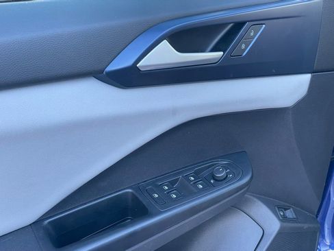 Certified 2022 Volkswagen Taos SE image 10