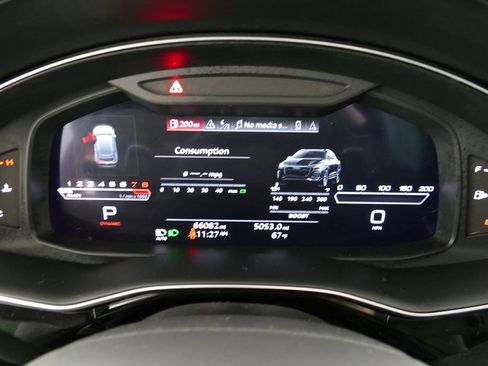 Used 2022 Audi RS Q8 AWD/4WD image 25